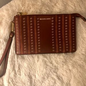 Micheal Kors Cognac wristlet